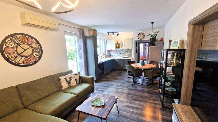 1696258825_img-01ba3e80279ba2a487cb6ed2a9d98a31-v