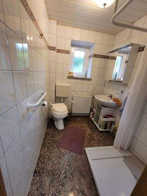 Bild 8 zeigt das Bad im Erdgeschoss