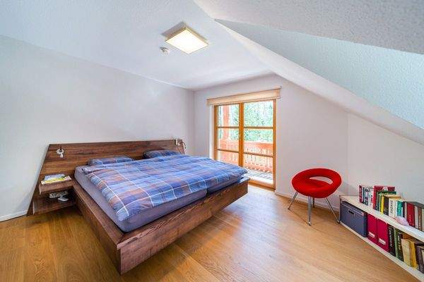 Zimmer 1 mit Zugang Balkon  OG