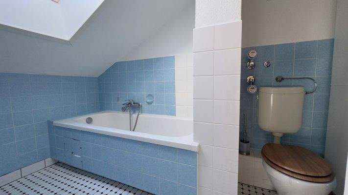 Badezimmer mit Badewanne