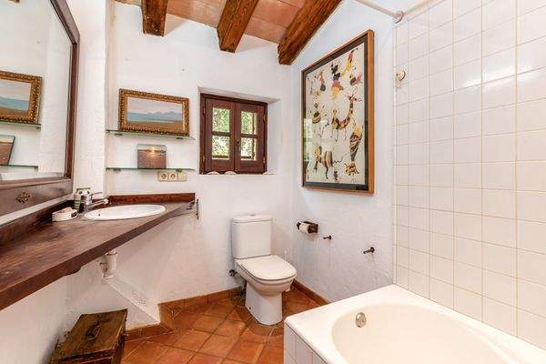 Eines von insgesamt 4 Badezimmern