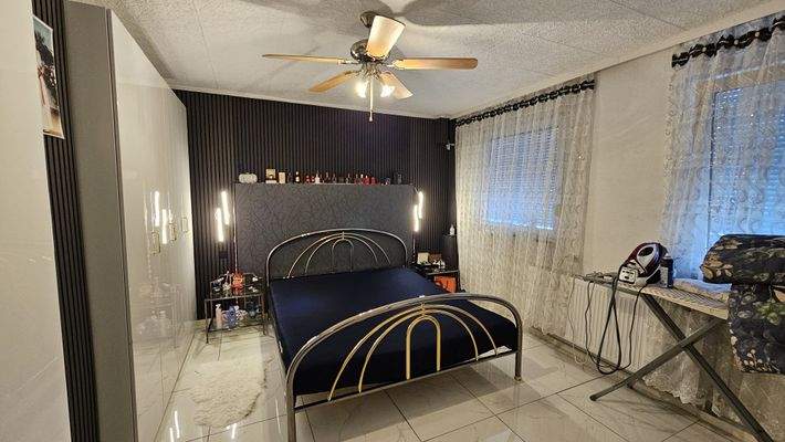 Vorderhaus_EG Schlafzimmer_05.jpg