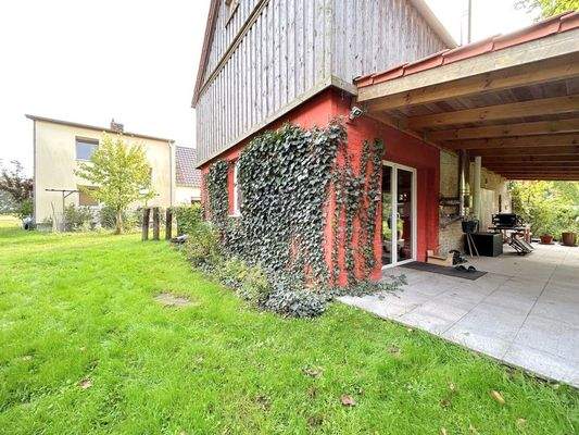 überdachte Terrasse an der Scheune