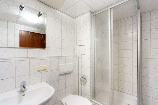 Badezimmer mit Dusche