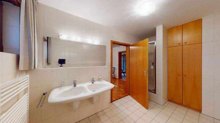 Hochw. 1FH, UG Duschbad