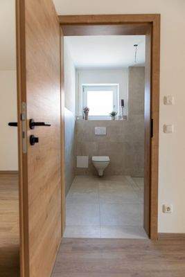 Innentür und Badezimmer Musterbeispiel