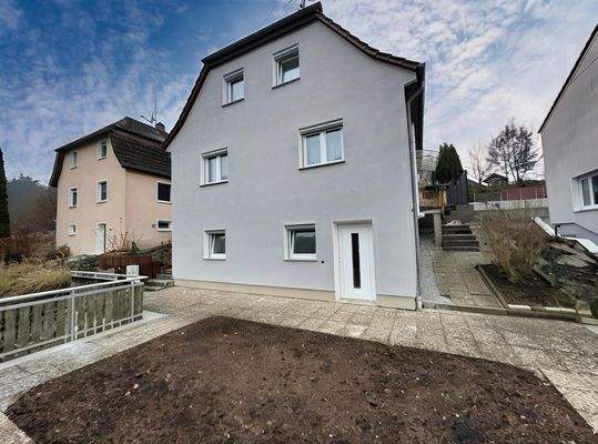 Eingangsbereich Einliegerwohnung/Hausaufgang seitlich