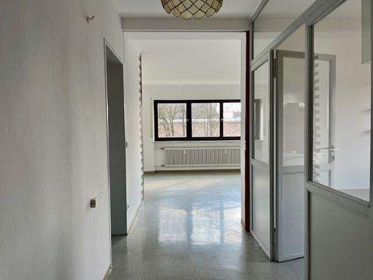 Flur Blick ins WZ 1.jpg