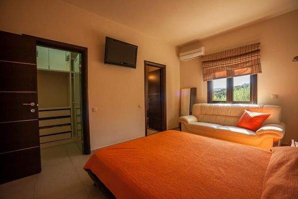 Haus auf Kreta mit Panoramablick auf die Bucht von Elounda