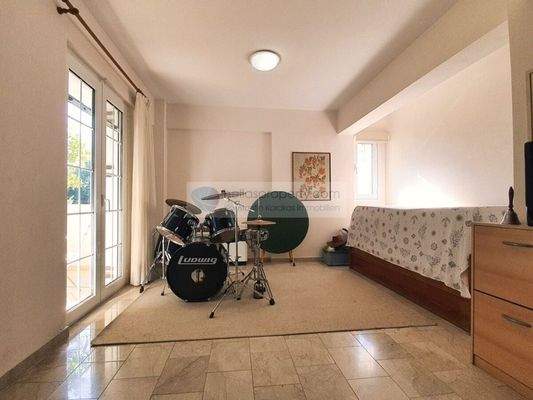 e3e45c063da94252965a0a56632b1f17-original