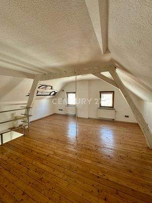 zwischen den Fenstern: Platz für einen Kamin