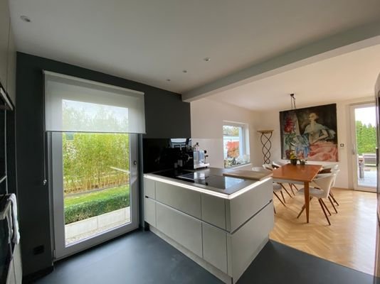 Küche 2 mit Blick auf das Esszimmer