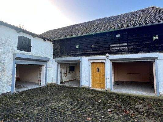 Nebengebäude / Garagen