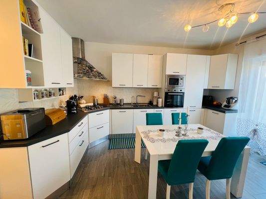 Hochwertige offene Wohnküche (Einbauküche) 