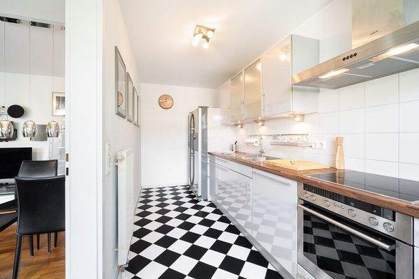 Zeitloser Fussboden in schicker schwarz-weiß Schac