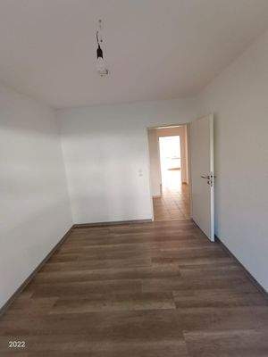 Kinderzimmer unrenoviert.jpg