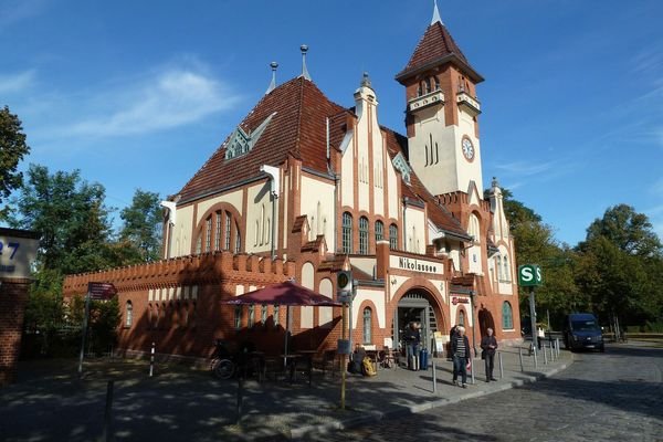 S-Bahnhof Nikolassee (450m)