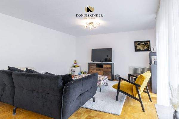 Großzügiger Wohnbereich mit Wohnlandschaft