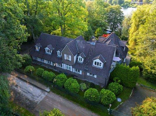 Repräsentatives Gebäude mit historischem Charme un