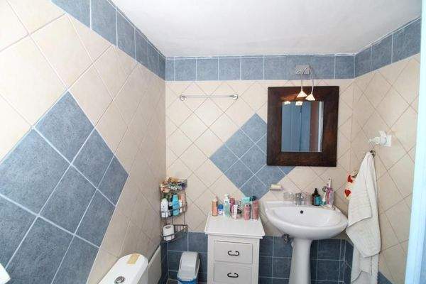 Schönes Steinhaus zum Verkauf mit Meerblick in Aspro