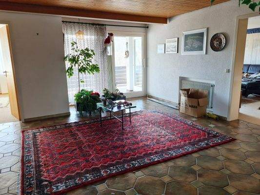 Wohnhalle mit Zugang Balkon