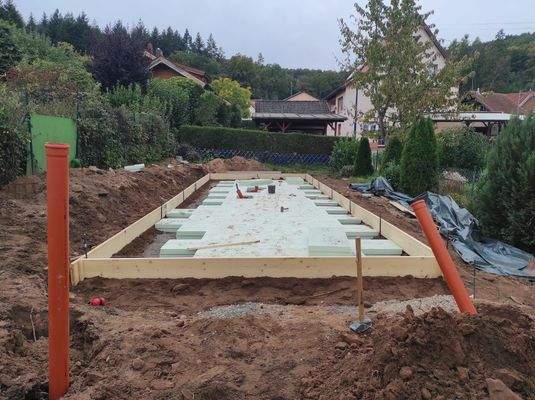 Bodenplatte in Arbeit.jpg