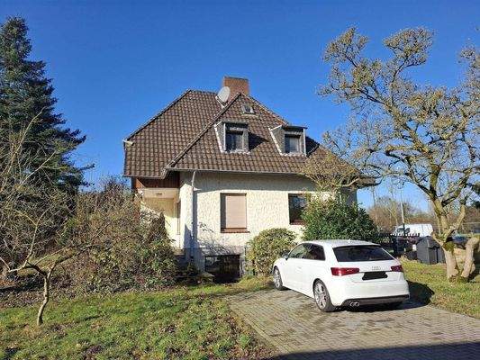 Außenansicht mit Stellplatz