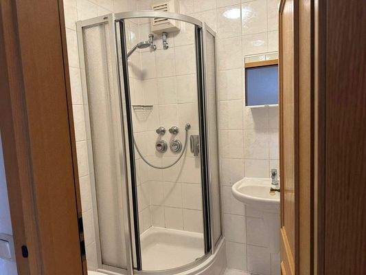Bad mit Dusche.jpeg