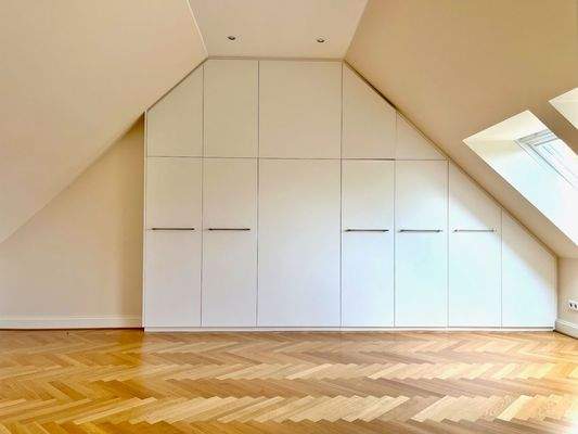 Schlafzimmer mit Einbauten