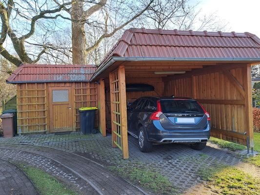 Carport mit Abstellschuppen