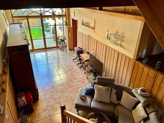 Wohnbereich mit Zugang zum Innenhof