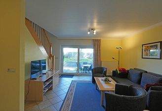 Wohnbereich und Terrasse Wohnung 8