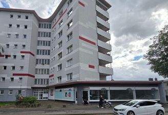 Wohngebäude an der Straße