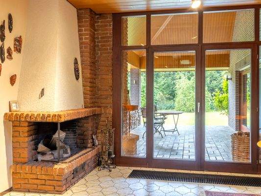 Offener Kamin in der Essdiele