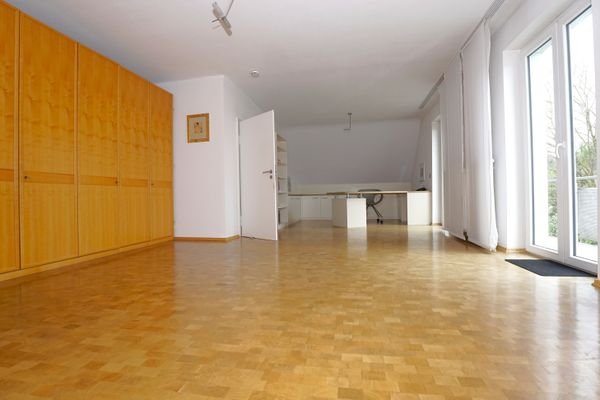 DG Büro Schlafzimmer mit Balkon
