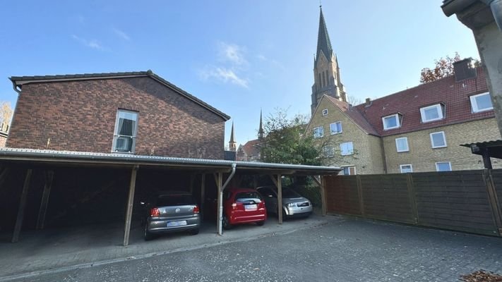 Carport vor der Tür