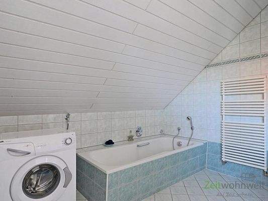 Waschmaschine und Badewanne