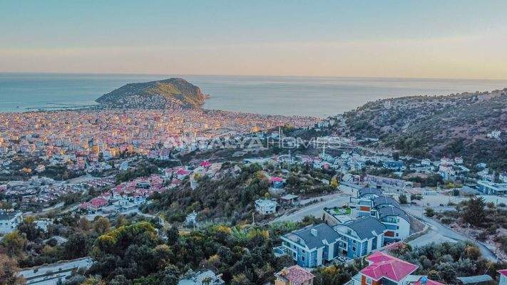 Sea-View Villa with Private Pool in Alanya Tepe