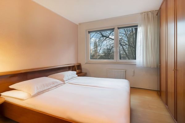 Schlafzimmer 1