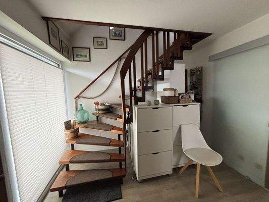 Eingangsflur mit Treppe ins OG