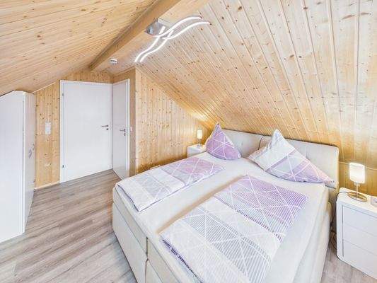 CAM03784G0-PR0102-STILL040