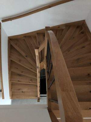 Holztreppe.jpeg