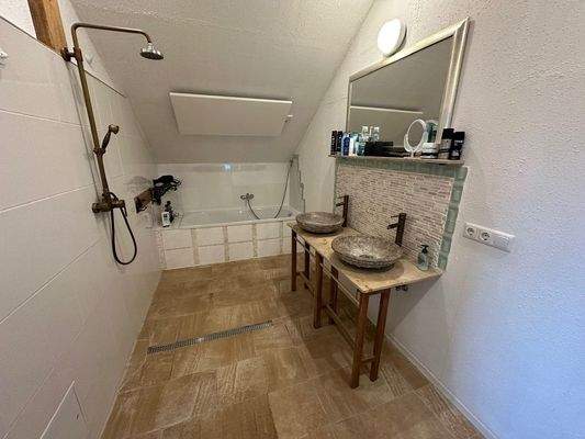 OG Nebenhaus, Badezimmer