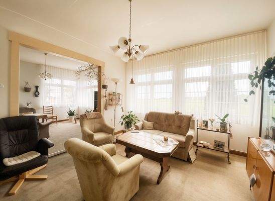 Bezauberndes Wohnzimmer mit Ambiente