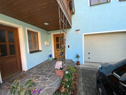 Hauseingang und Einliegerwohnung