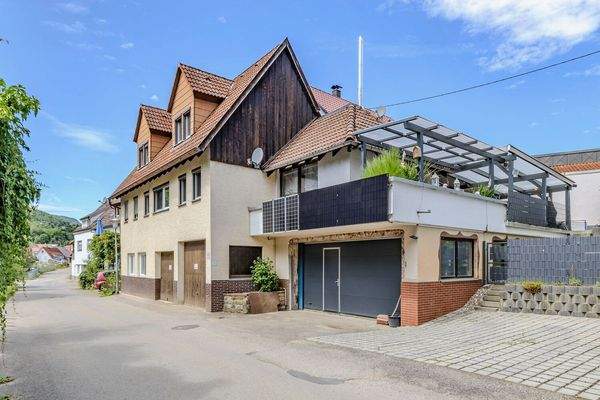 Hausansicht im aktuellen Zustand