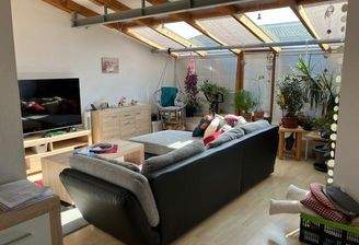 Wohnzimmer mit Loggia