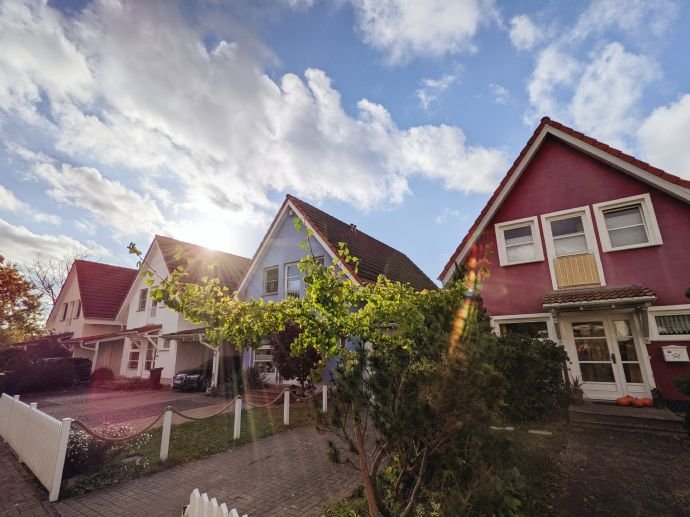 Freistehendes Zweifamilienhaus mit Garage & Garten in Stotzheim