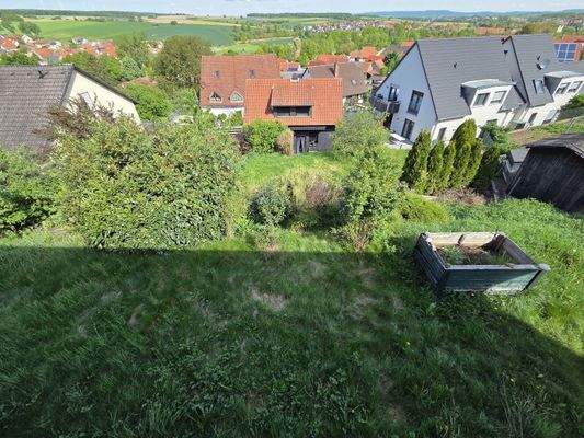 Ausblick vom Balkon in den Garten