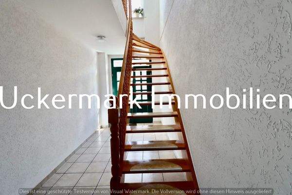 Treppenaufgang zum 1. OG